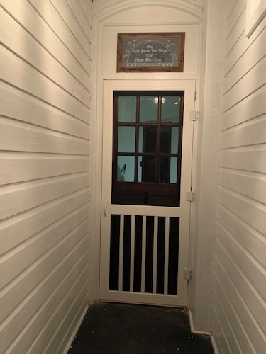 All one floor Charming large2 bedroom, LR, sunrm, kitchen, 1 Full & 1 half bath