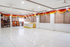 Banquet hall - Fabhotel Jalsa Dlx (Bhopal)