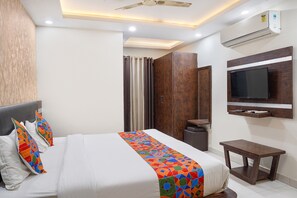 Egyptian cotton sheets, premium bedding, pillow-top beds, in-room safe - Fabhotel Jalsa Dlx (Bhopal)