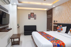 Egyptian cotton sheets, premium bedding, pillow-top beds, in-room safe