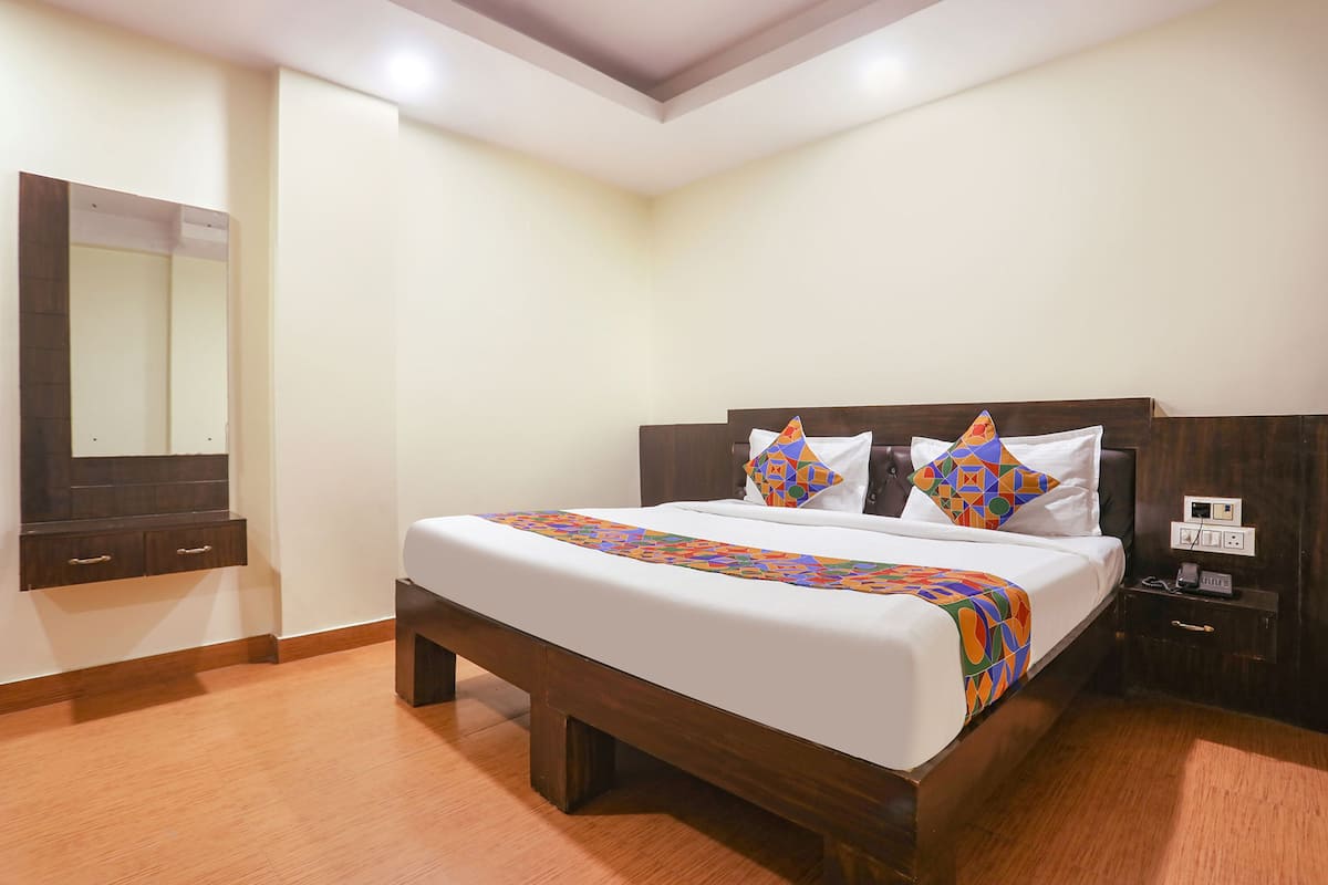 Egyptian cotton sheets, premium bedding, in-room safe, free WiFi