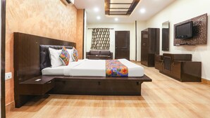 Egyptian cotton sheets, premium bedding, in-room safe, free WiFi - Fabexpress Rajdeep Palace (New Delhi)