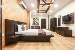 Egyptian cotton sheets, premium bedding, in-room safe, free WiFi