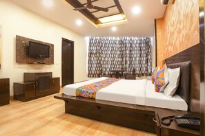 Egyptian cotton sheets, premium bedding, in-room safe, free WiFi - Fabexpress Rajdeep Palace (New Delhi)