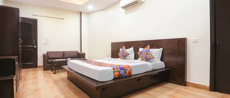 Egyptian cotton sheets, premium bedding, in-room safe, free WiFi