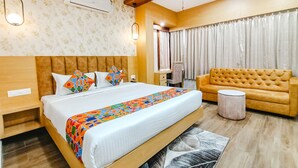 Luxury Suite | Egyptian cotton sheets, premium bedding, iron/ironing board, free WiFi - Fabhotel Sonali Golden Palace (Bhubaneshwar)
