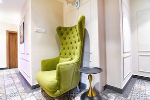 Lobby sitting area - Fabhotel Prime Swagatam International (Barasat)