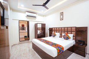 Egyptian cotton sheets, premium bedding, iron/ironing board, free WiFi - Fabhotel Sarja Sky (Nagpur)