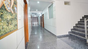 Lobby - Fabhotel Shree Radha Ashtami Seva Ashram (Mathura)