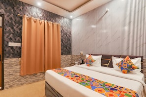 Egyptian cotton sheets, premium bedding, in-room safe, free WiFi
