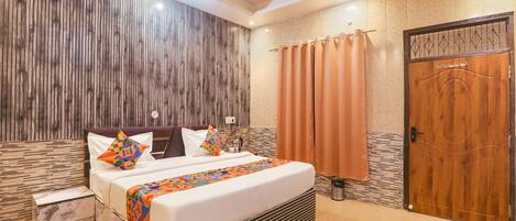 Deluxe Room | Egyptian cotton sheets, premium bedding, in-room safe, free WiFi