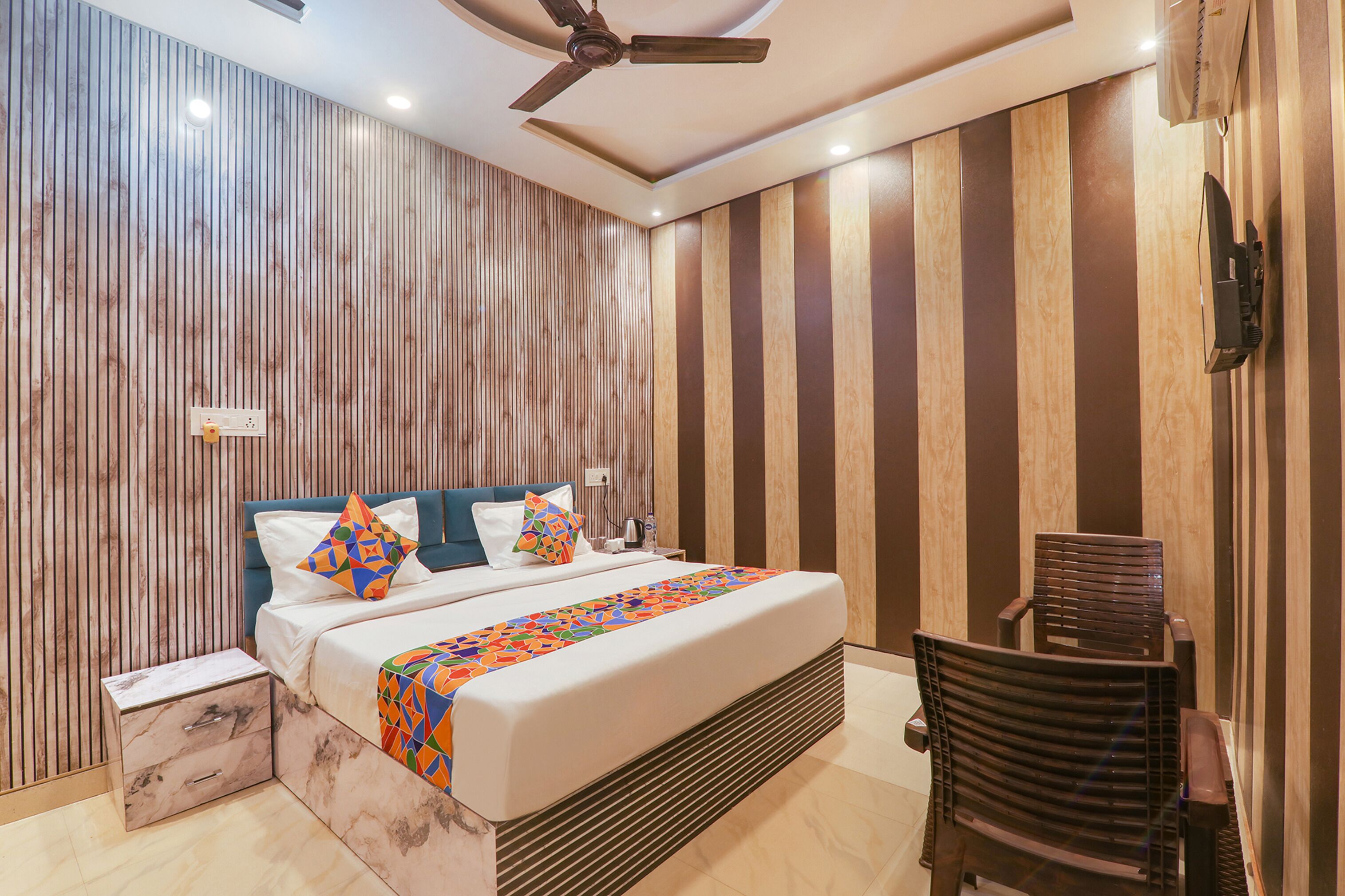 Egyptian cotton sheets, premium bedding, in-room safe, free WiFi