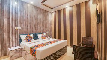 Egyptian cotton sheets, premium bedding, in-room safe, free WiFi