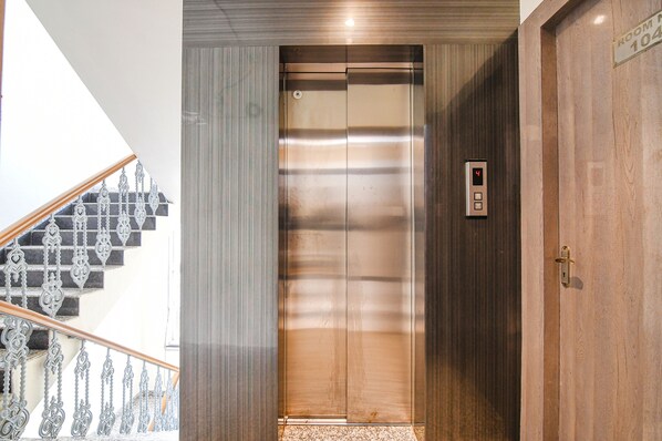 Lift - Fabhotel City Star (Bidhannagar)