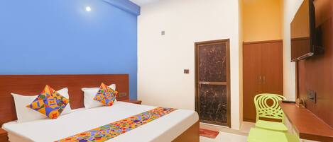 Egyptian cotton sheets, premium bedding, in-room safe, free WiFi