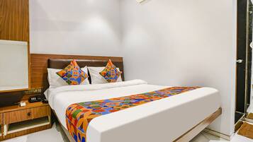 1 bedroom, Egyptian cotton sheets, premium bedding, in-room safe