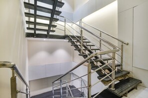 Staircase - Fabhotel Powai Inn (Mumbai)