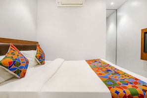 Egyptian cotton sheets, premium bedding, in-room safe, free WiFi - Fabhotel Powai Inn (Mumbai)