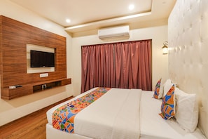 Deluxe Room | Egyptian cotton sheets, premium bedding, in-room safe, soundproofing - FabHotel Prime The Vintage Inn - Hosur Road (Bengaluru)
