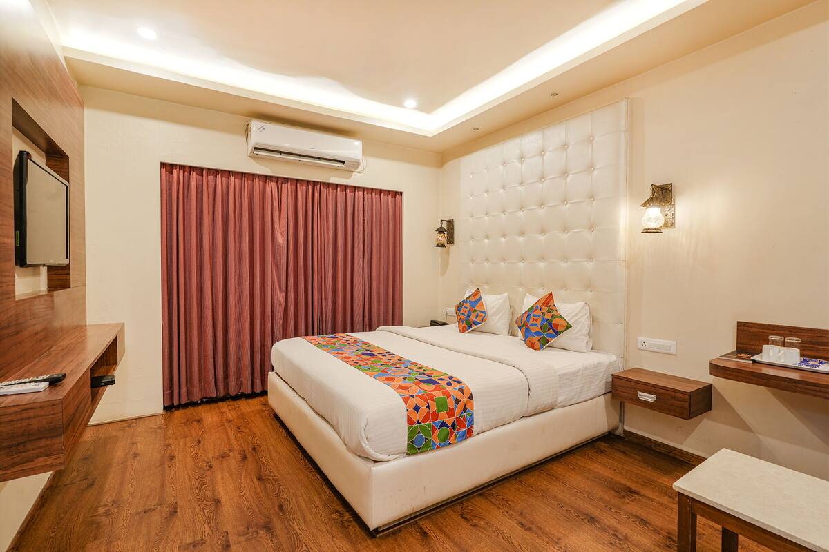 Egyptian cotton sheets, premium bedding, in-room safe, soundproofing