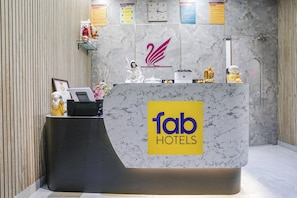 Reception - Fabexpress Royal Inn (Navi Mumbai)