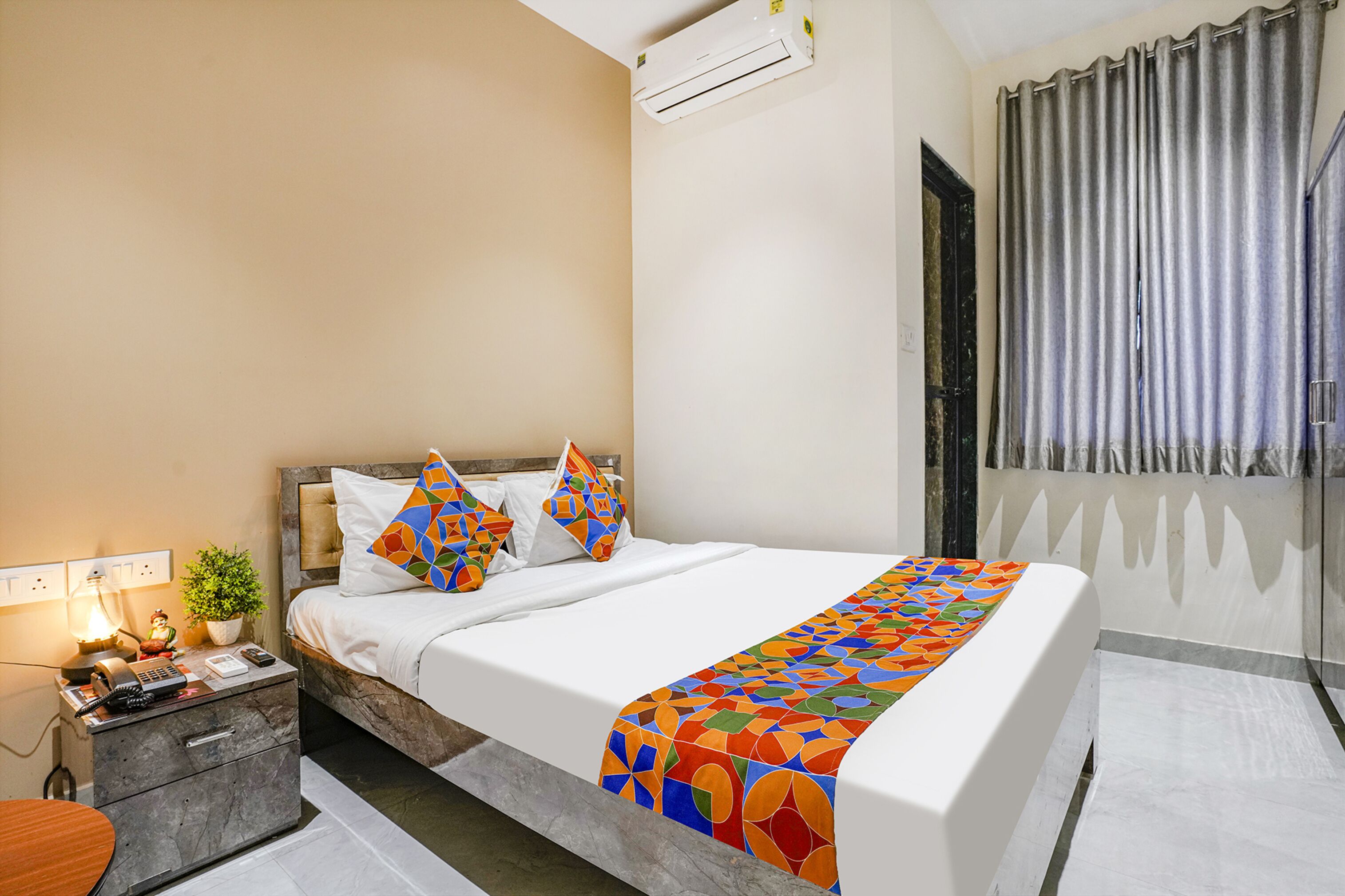 Egyptian cotton sheets, premium bedding, in-room safe, free WiFi