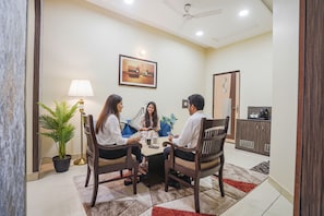 Lobby sitting area - Fabhotel Rivlet Premium (New Delhi)