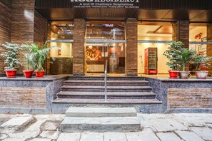 Property entrance - Fabhotel Ksg Residency (Varanasi)