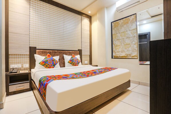 Egyptian cotton sheets, premium bedding, iron/ironing board, free WiFi - Fabhotel Ksg Residency (Varanasi)