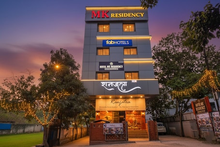 Exterior. Fabhotel Phoenix Inn
