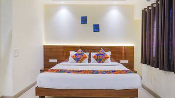Egyptian cotton sheets, premium bedding, iron/ironing board, free WiFi