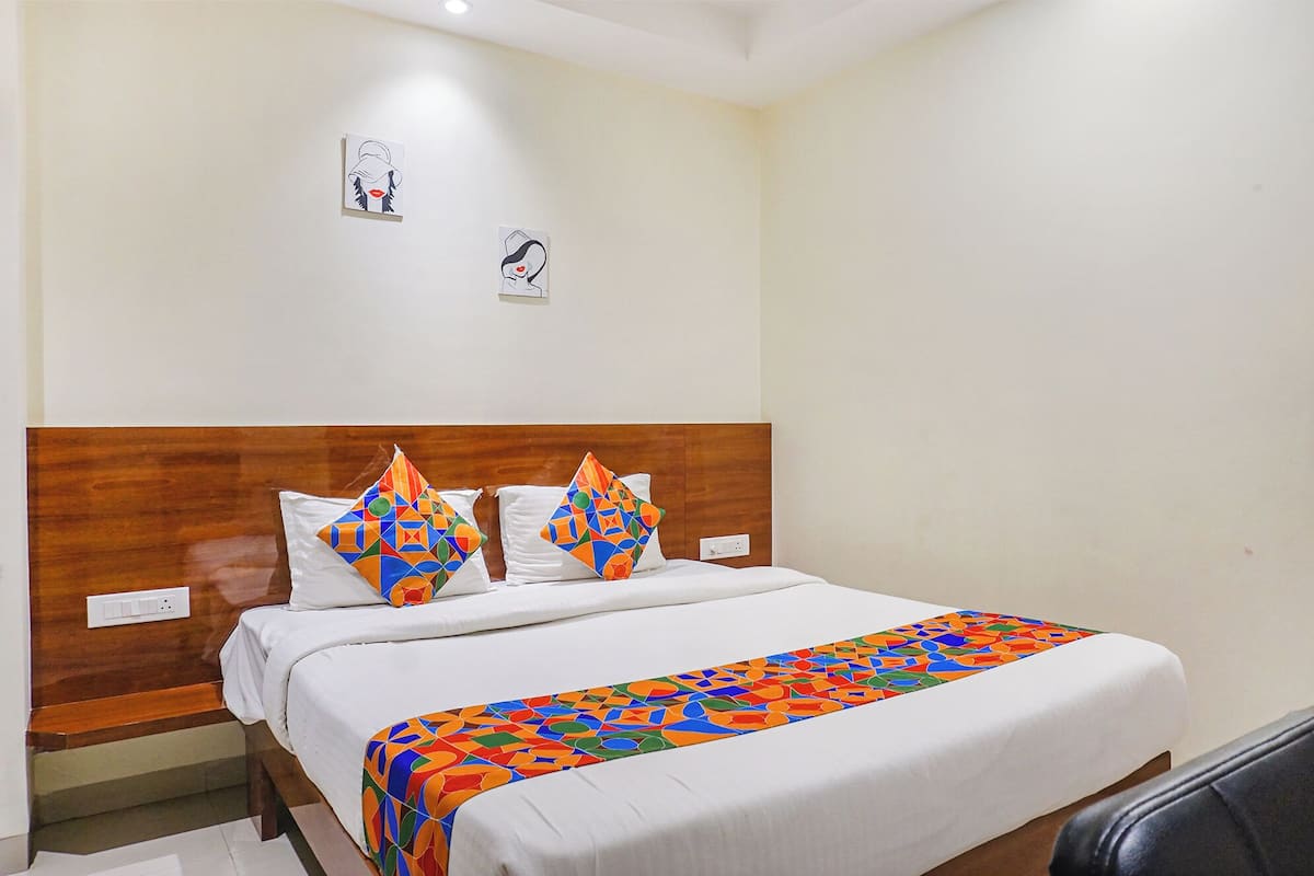 Deluxe Room | Egyptian cotton sheets, premium bedding, iron/ironing board, free WiFi