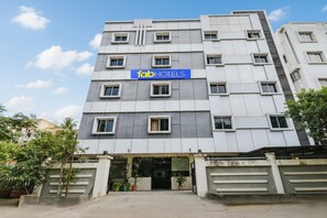 Property entrance - Fabhotel Tals Hitech (Hyderabad)