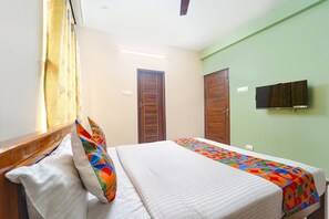 Deluxe Room | Egyptian cotton sheets, premium bedding, free WiFi, bed sheets - Fabhotel Crosscut (Coimbatore)