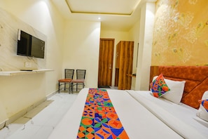 Egyptian cotton sheets, premium bedding, free WiFi, bed sheets