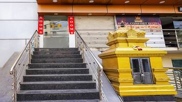 Pintu masuk hartanah