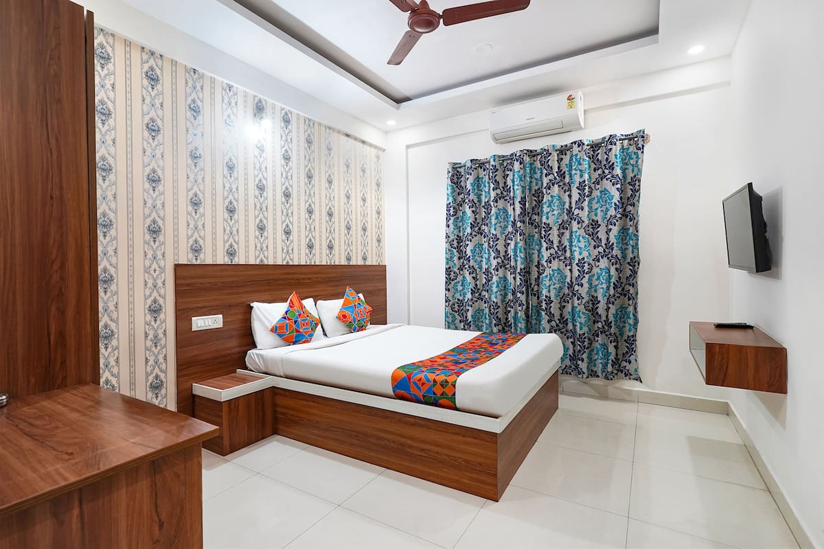 Egyptian cotton sheets, premium bedding, iron/ironing board, free WiFi