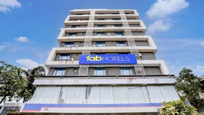 A multi-story building with a sign for 'fab hotels'. - Fabhotel Silver Cloud (Mumbai)
