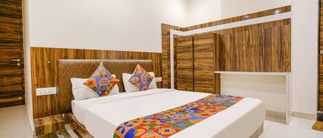 Egyptian cotton sheets, premium bedding, free WiFi, bed sheets