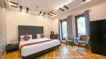 Premium Room | Egyptian cotton sheets, premium bedding, iron/ironing board, free WiFi