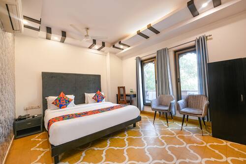 Premium Room | Egyptian cotton sheets, premium bedding, iron/ironing board, free WiFi