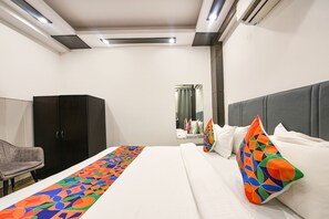 Egyptian cotton sheets, premium bedding, iron/ironing board, free WiFi - Fabhotel The Heritage (New Delhi)
