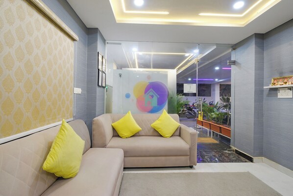 Coin salon dans le hall