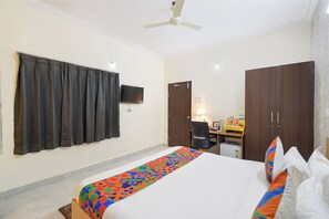 1 bedroom, Egyptian cotton sheets, premium bedding, iron/ironing board