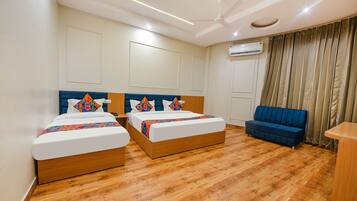 Family Room | Bathroom | Shower, free toiletries, towels, toilet paper