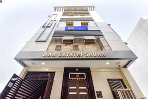 Exterior - Fabhotel Maa Gayatri Sadan (Mathura)