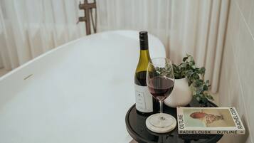 Bruser, hårtørrer, håndklæder, Sæbe