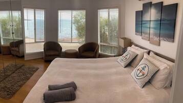 4 dormitorios, tabla de planchar con plancha, ropa de cama