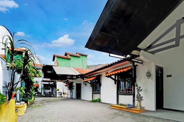Lobby - Hotel O Bungurasih Near Juanda International Airport Formerly Griya Waru Hotel (Surabaya)