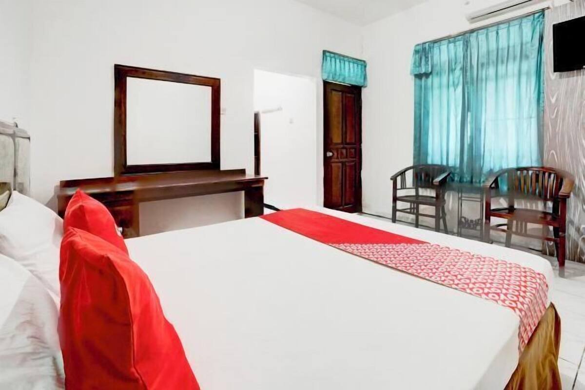 Soundproofing, free WiFi, bed sheets